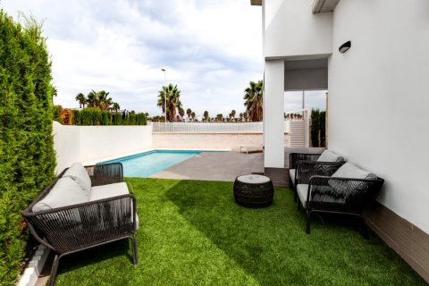 Villa à vendre à Ciudad Quesada, Alicante, Espagne, 3 chambres,  No. 58642 - photo 3