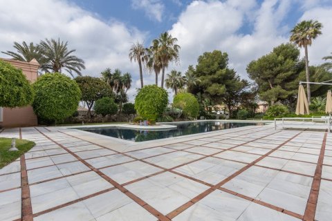 Villa à vendre à El Paraiso, Alicante, Espagne, 11 chambres, 1.07 m2 No. 3453 - photo 10