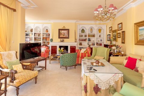 Villa à vendre à Malaga, Espagne, 7 chambres, 459 m2 No. 62108 - photo 8