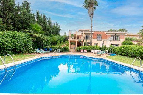 Villa à vendre à Malaga, Espagne, 11 chambres, 1.03 m2 No. 3657 - photo 1