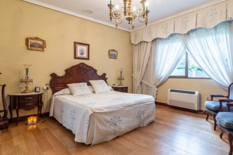 Villa à vendre à Madrid, Espagne, 7 chambres, 710 m2 No. 3563 - photo 18