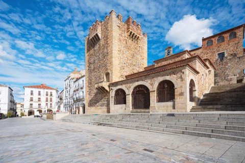 Foreigners are buying more housing in Spain than ever: at the highest prices in history