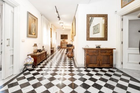 Villa à vendre à Malaga, Espagne, 11 chambres, 1.03 m2 No. 3657 - photo 10
