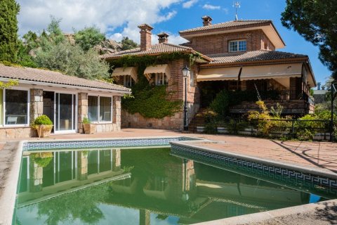 Villa à vendre à Manzanares el Real, Madrid, Espagne, 6 chambres, 520 m2 No. 61997 - photo 1