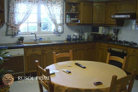 Villa in vendita Castelldefels, Barcelona, Spagna 5 camere da letto, 320 mq. N° 8745 - foto 2