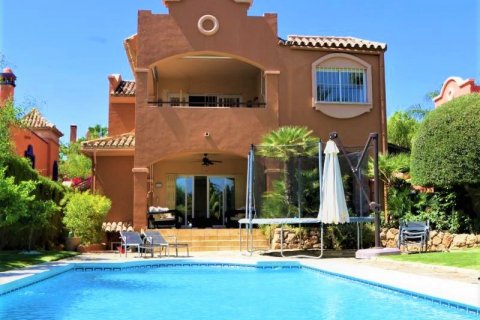 Villa in vendita a Marbella, Malaga, Spagna 6 camere da letto, 473 mq. N° 20906 - foto 1