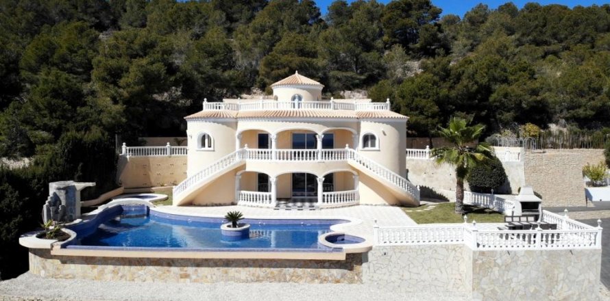 Villa a Calpe, Alicante, Spagna 4 camere da letto, 380 mq. N° 24997