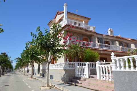 Villetta a schiera in vendita a Torre de la Horadada, Alicante, Spagna 4 camere da letto, 111 mq. N° 19334 - foto 1