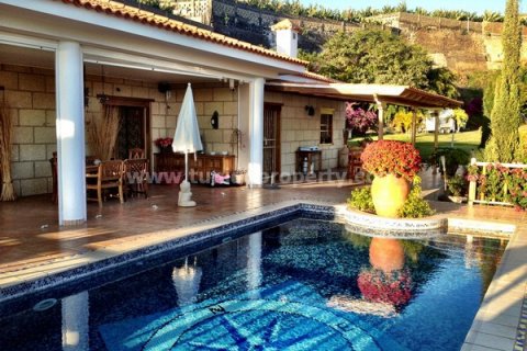 Villa in vendita a Acantilado De Los Gigantes, Tenerife, Spagna 4 camere da letto, 120 mq. N° 24311 - foto 1