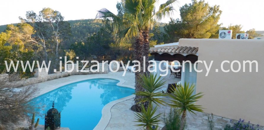 Villa a Sant Miquel de Balansat, Ibiza, Spagna 3 camere da letto, 250 mq. N° 30889