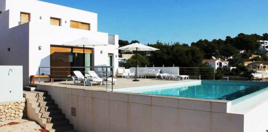 Villa a Benissa, Alicante, Spagna 3 camere da letto, 247 mq. N° 43054