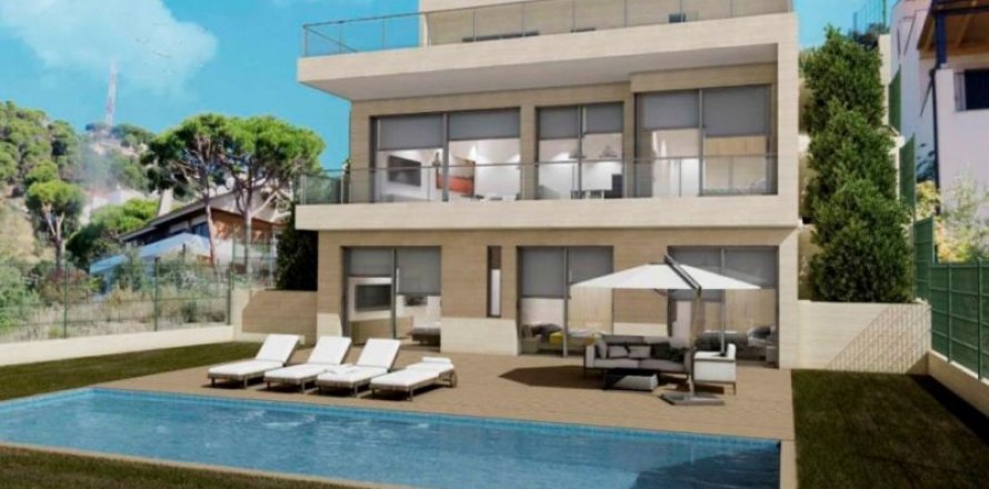 Villa Lloret de Mar, Girona, Spagna 4 camere da letto, 329 mq. N° 45470