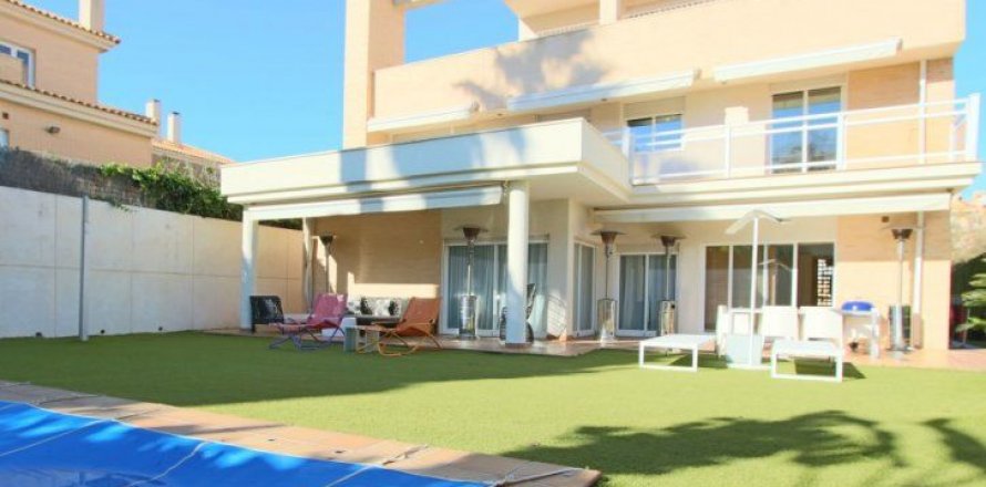 Villa a Alicante, Spagna 6 camere da letto, 600 mq. N° 42794