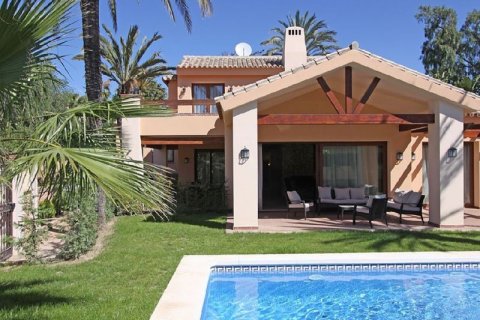 Villa in vendita a Marbella, Malaga, Spagna 5 camere da letto, 490 mq. N° 45273 - foto 1