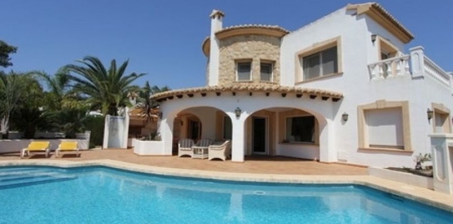 Villa a Javea, Alicante, Spagna 3 camere da letto, 234 mq. N° 45684
