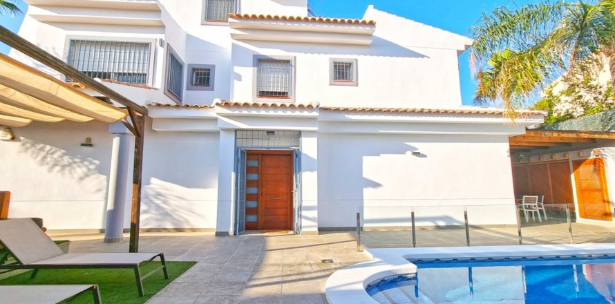 Villa a Rincon De Loix, Alicante, Spagna 6 camere da letto, 500 mq. N° 50713