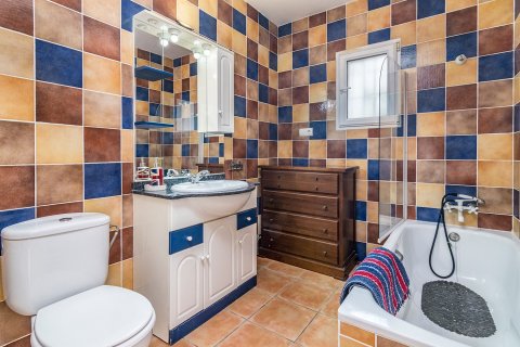Villa in vendita Estepona, Malaga, Spagna 4 camere da letto, 313 mq. N° 53533 - foto 27