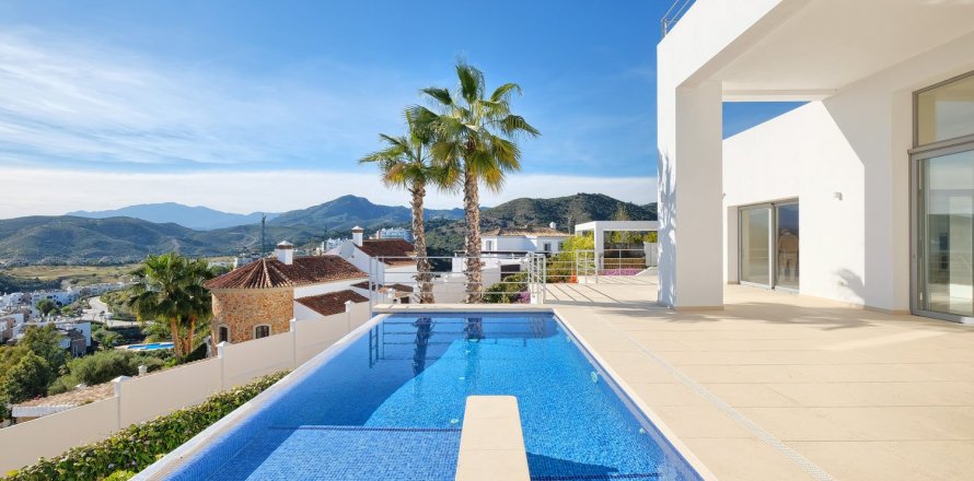 Villa a Benahavis, Malaga, Spagna 4 camere da letto, 288 mq. N° 53531