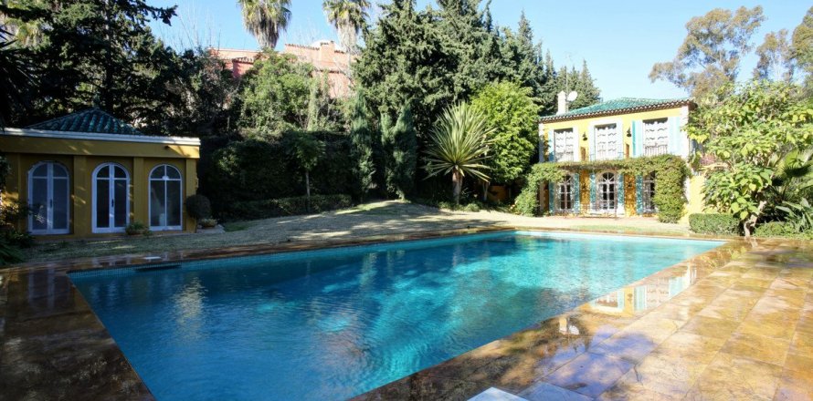 Villa La Quinta, Malaga, Spagna 8 camere da letto, 700 mq. N° 55359