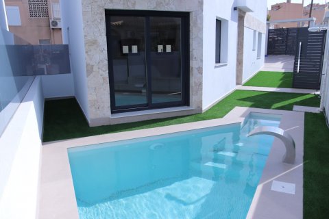 Villa in vendita a La Mata, Alicante, Spagna 3 camere da letto, 175 mq. N° 58830 - foto 1