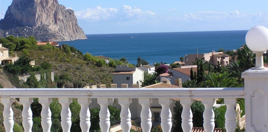 Villa a Calpe, Alicante, Spagna 5 camere da letto, 460 mq. N° 58357