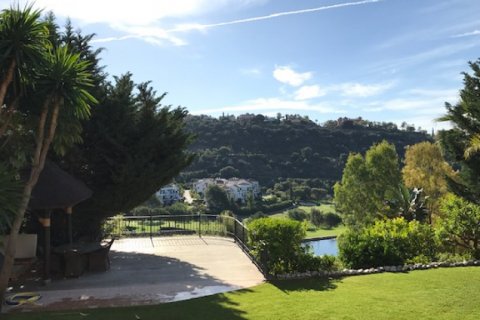 Villa īrēšanai Benahavis, Malaga, Spānijā 5 istabas, 800 m2 Nr. 3396 - attēls 1