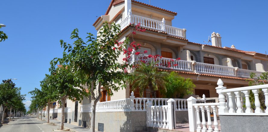 Rindu māja Torre de la Horadada, Alicante, Spānijā 4 istabas, 111 m2 Nr. 19334