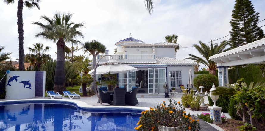 Villa Cabo Roig, Alicante, Spānijā 4 istabas, 253 m2 Nr. 19199