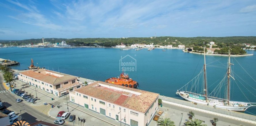 Dzīvoklis Mahon, Menorca, Spānijā 3 istabas, 111 m2 Nr. 39115