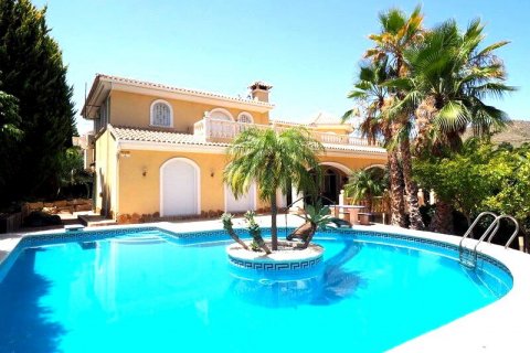 Villa pārdošanā El Campello, Alicante, Spānijā 4 istabas, 400 m2 Nr. 42817 - attēls 1