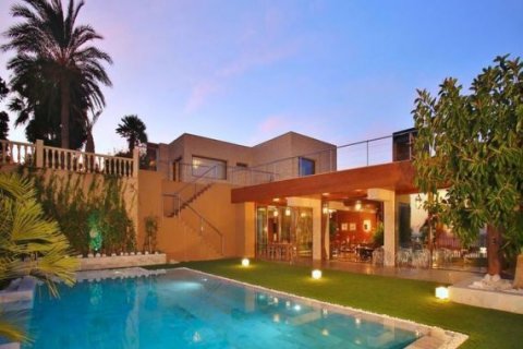 Villa pārdošanā El Campello, Alicante, Spānijā 7 istabas, 850 m2 Nr. 44019 - attēls 1