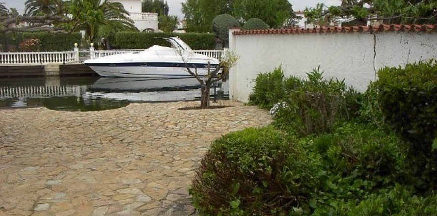 Villa Roses, Girona, Spānijā 2 istabas, 121 m2 Nr. 41408