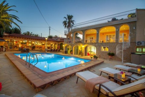 Villa pārdošanā La Nucia, Alicante, Spānijā 9 istabas, 600 m2 Nr. 44411 - attēls 2