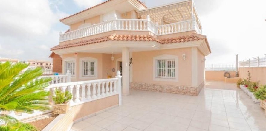 Villa Torrevieja, Alicante, Spānijā 5 istabas, 250 m2 Nr. 45829