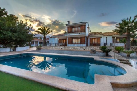 Villa pārdošanā Alfaz del Pi, Alicante, Spānijā 4 istabas, 376 m2 Nr. 43774 - attēls 1