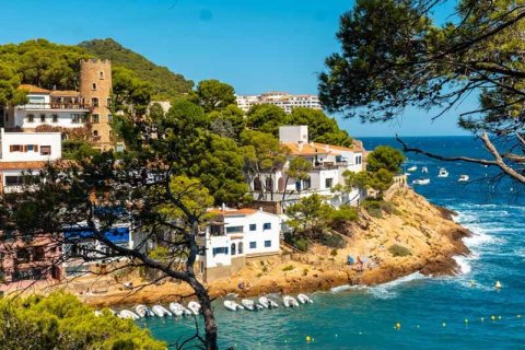 European millionaires rent out their Spanish houses: the rental price is 6 000 euros per week