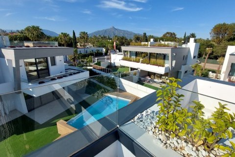 Villa pārdošanā Marbella, Malaga, Spānijā 3 istabas, 251 m2 Nr. 49916 - attēls 1