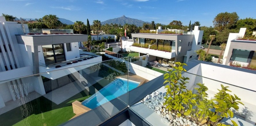 Villa Marbella, Malaga, Spānijā 3 istabas, 251 m2 Nr. 49916