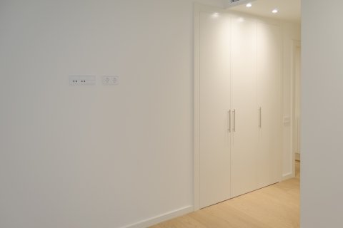 Dzīvoklis pārdošanā Barcelona, Spānijā 4 istabas, 115 m2 Nr. 49805 - attēls 17