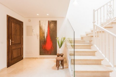 Dvīņu māja pārdošanā Marbella Del Este, Malaga, Spānijā 4 istabas, 211 m2 Nr. 53483 - attēls 4