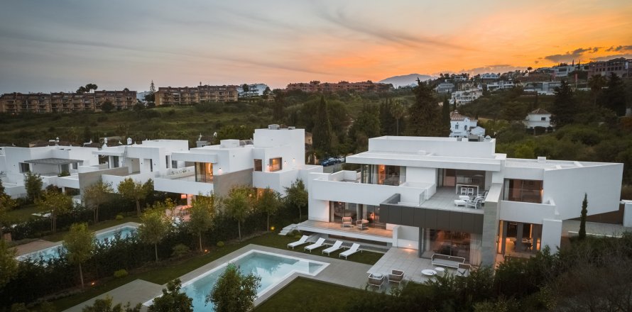 Villa Estepona, Malaga, Spānijā 5 istabas, 845 m2 Nr. 53569
