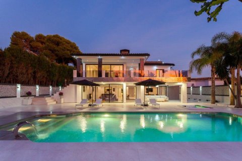 Villa pārdošanā Marbella, Malaga, Spānijā 5 istabas, 597 m2 Nr. 53440 - attēls 1