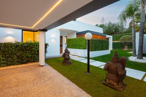 Villa pārdošanā Guadalmina, Malaga, Spānijā 4 istabas, 224 m2 Nr. 53494 - attēls 22