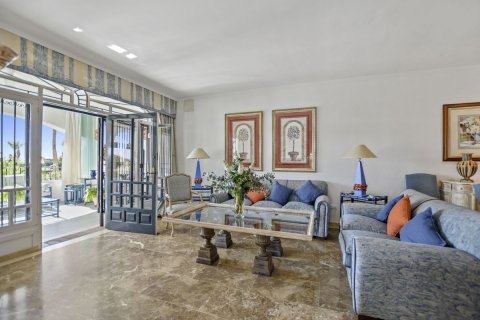 Dvīņu māja pārdošanā Cabopino, Malaga, Spānijā 4 istabas, 507 m2 Nr. 53451 - attēls 2