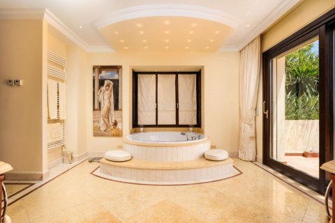 Villa pārdošanā Marbella Golden Mile, Malaga, Spānijā 5 istabas, 1025 m2 Nr. 53465 - attēls 23