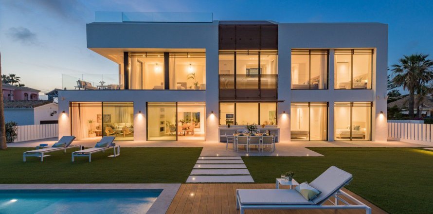 Villa Estepona, Malaga, Spānijā 5 istabas, 454 m2 Nr. 53410