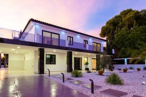 Villa pārdošanā Marbella, Malaga, Spānijā 5 istabas, 597 m2 Nr. 53440 - attēls 2