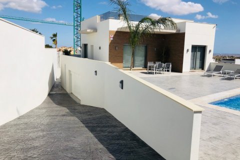 Villa pārdošanā San Miguel de Salinas, Alicante, Spānijā 3 istabas, 195 m2 Nr. 58089 - attēls 2