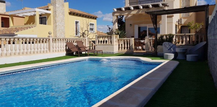 Villa Torrevieja, Alicante, Spānijā 4 istabas, 157 m2 Nr. 58355