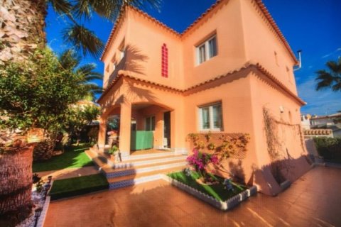 Villa pārdošanā Torrevieja, Alicante, Spānijā 3 istabas, 120 m2 Nr. 58747 - attēls 4